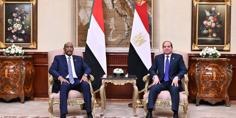 الرئيس السيسي يستقبل رئيس مجلس السيادة السوداني ويبحثان سبل تعزيز التعاون الثنائي الرئيس السيسي يستقبل رئيس مجلس السيادة السوداني ويبحثان سبل تعزيز التعاون الثنائي