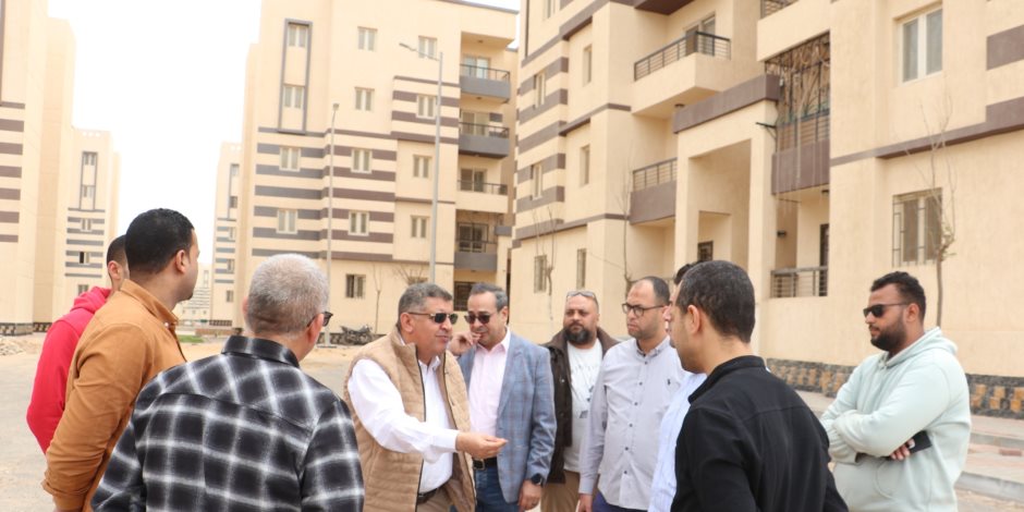 وزير الإسكان يتابع المشروعات السكنية والمرافق والطرق بمدينة السادات وزير الإسكان يتابع المشروعات السكنية والمرافق والطرق بمدينة السادات
