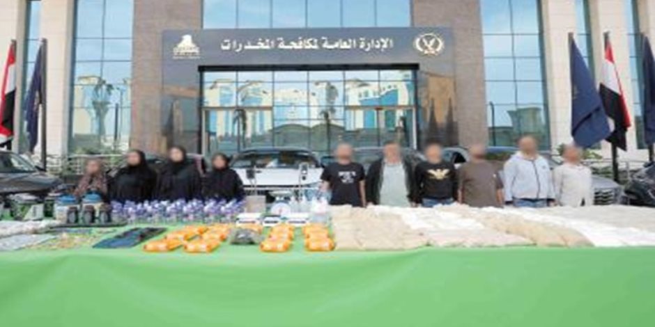 الداخلية تضبط باقي عناصر تشكيل عصابي لجلب الحشيش الصناعي بحوزتهم مخدرات بقيمة 1.2 مليار جنيه الداخلية تضبط باقي عناصر تشكيل عصابي لجلب الحشيش الصناعي بحوزتهم مخدرات بقيمة 1.2 مليار جنيه