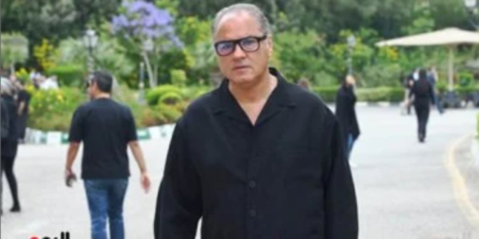 محمد السعدي وأشرف زكي وإلهام شاهين ولميس الحديدي بجنازة وليد مصطفى محمد السعدي وأشرف زكي وإلهام شاهين ولميس الحديدي بجنازة وليد مصطفى