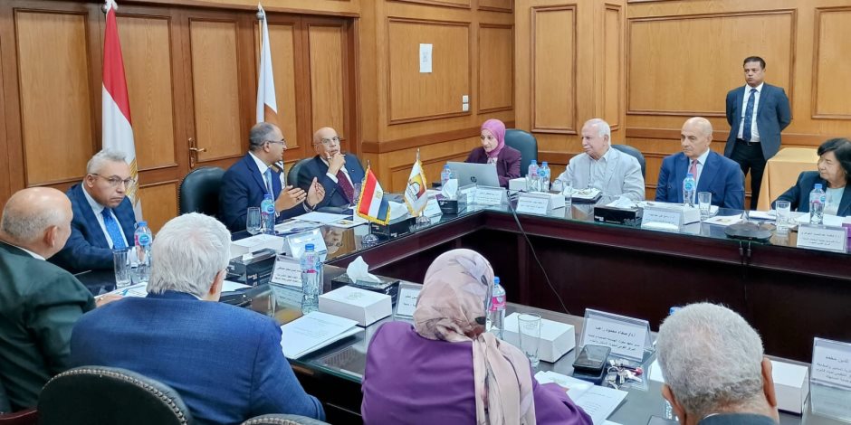 نائب وزير الإسكان يعقد اجتماعاً موسعاً مع اللجنة التنسيقية العليا لتحديث منظومة أكواد مياه الشرب والصرف الصحي نائب وزير الإسكان يعقد اجتماعاً موسعاً مع اللجنة التنسيقية العليا لتحديث منظومة أكواد مياه الشرب والصرف الصحي