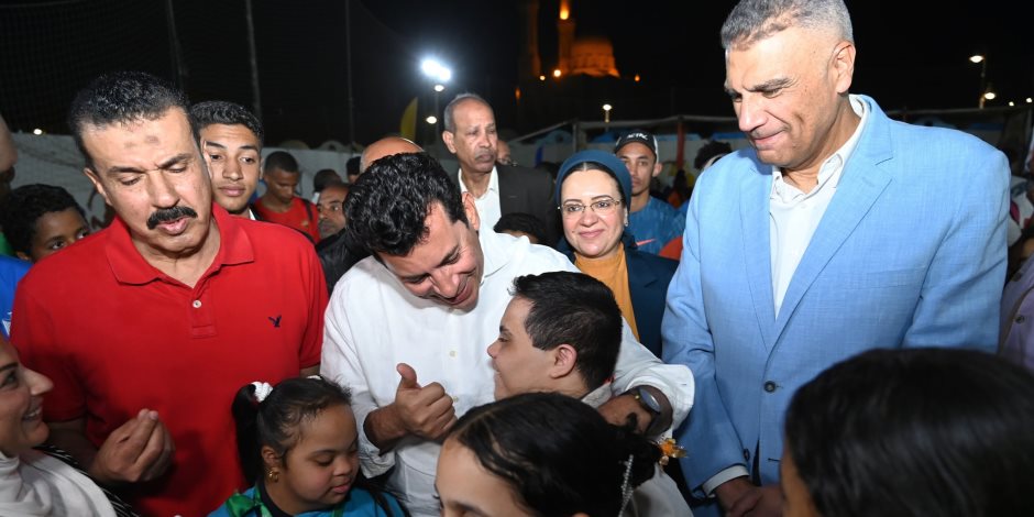 وزير الرياضة يشهد مهرجان جنوب الصعيد المتكامل بمشاركة 2000 شاب وفتاة من أربع محافظات وزير الرياضة يشهد مهرجان جنوب الصعيد المتكامل بمشاركة 2000 شاب وفتاة من أربع محافظات