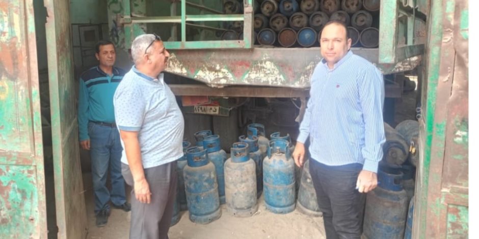 ضبط عمليات تهريب سولار ودقيق مدعم وأسمدة زراعية مغشوشة بالجيزة.. والمحافظ يشدد على التصدي لكافة ممارسات الغش التجاري والتلاعب بالسلع المدعمة ضبط عمليات تهريب سولار ودقيق مدعم وأسمدة زراعية مغشوشة بالجيزة.. والمحافظ يشدد على التصدي لكافة ممارسات الغش التجاري والتلاعب بالسلع المدعمة