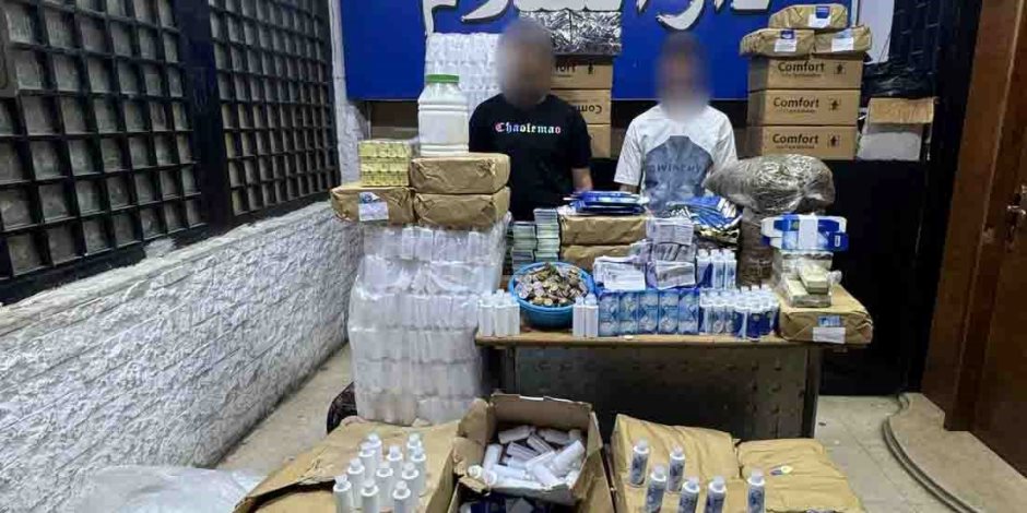 ضبط شخصين فى القاهرة يديران مصنع غير مرخص لتصنيع محلول عدسات ضبط شخصين فى القاهرة يديران مصنع غير مرخص لتصنيع محلول عدسات