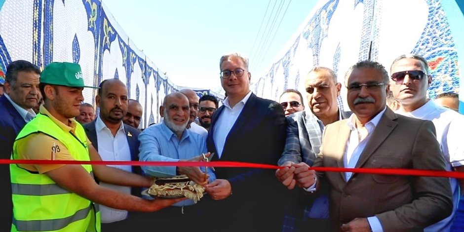 وزير البترول يفتتح تطوير قرية الطوناب بأسوان.. المشروع يهدف إلى تحويل القرية إلى نموذج للاكتفاء الذاتي لأول مرة وزير البترول يفتتح تطوير قرية الطوناب بأسوان.. المشروع يهدف إلى تحويل القرية إلى نموذج للاكتفاء الذاتي لأول مرة