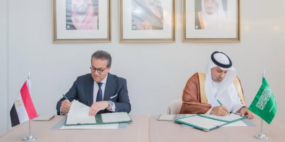 وزير الصحة يوقع مذكرة تفاهم مع نظيره السعودي للتعاون في عدد من المجالات الصحية الهامة لمواطني البلدين وزير الصحة يوقع مذكرة تفاهم مع نظيره السعودي للتعاون في عدد من المجالات الصحية الهامة لمواطني البلدين