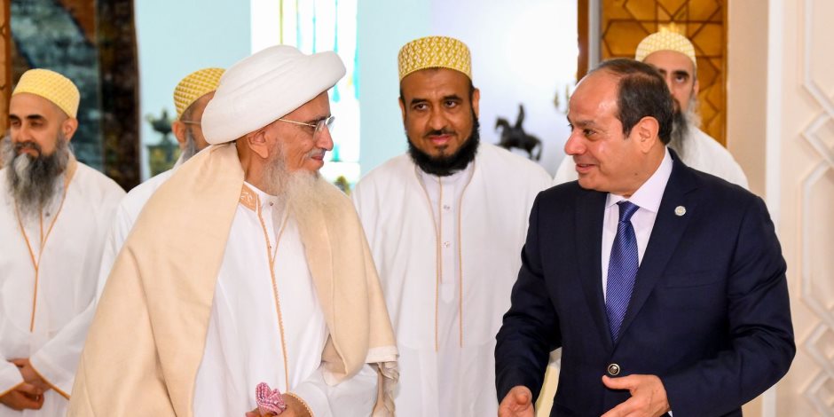 الرئيس السيسي يشيد بالجهود المقدّرة لطائفة البهرة في ترميم وتجديد مقامات آل البيت الرئيس السيسي يشيد بالجهود المقدّرة لطائفة البهرة في ترميم وتجديد مقامات آل البيت