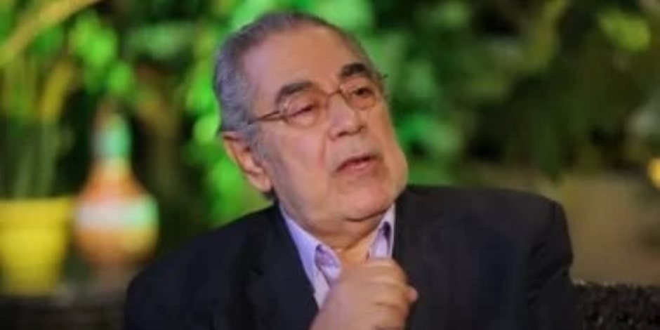 صبري عبد المنعم بعد تعرضه لوعكة صحية : حالتى مستقرة إلى حد ما وكل اللى يجيبه ربنا كويس