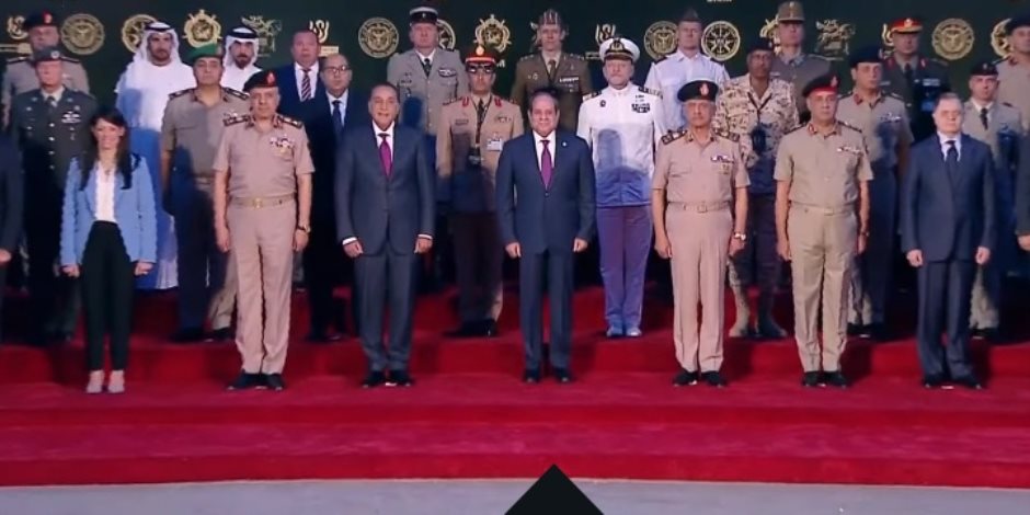 فرح الديباني تحيي حفل افتتاح بطولة العالم العسكرية للفروسية بحضور الرئيس السيسي فرح الديباني تحيي حفل افتتاح بطولة العالم العسكرية للفروسية بحضور الرئيس السيسي