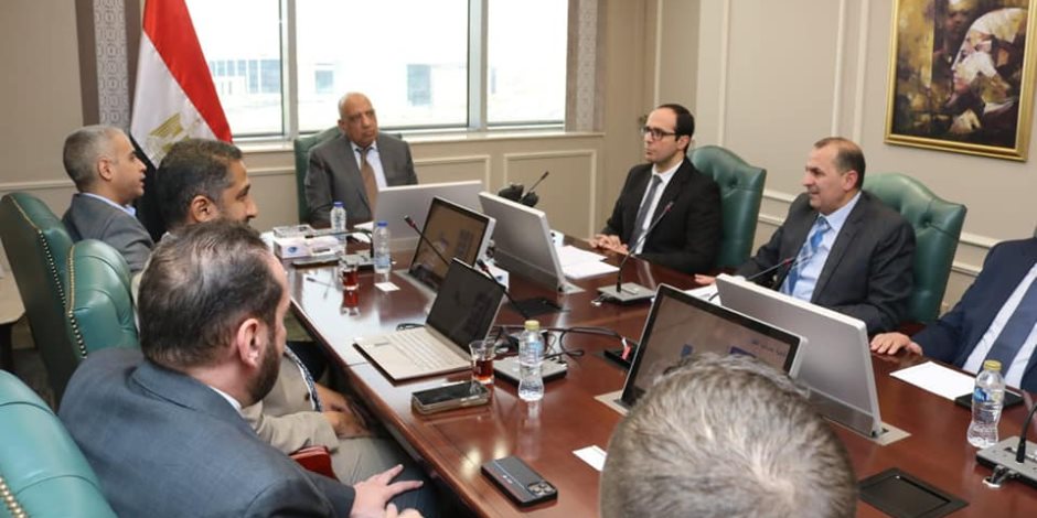 وزير الكهرباء يجتمع بمسئولي شركة "ساى شيلد" لمتابعة مجريات تشغيل منظومة الشحن الموحد وزير الكهرباء يجتمع بمسئولي شركة "ساى شيلد" لمتابعة مجريات تشغيل منظومة الشحن الموحد