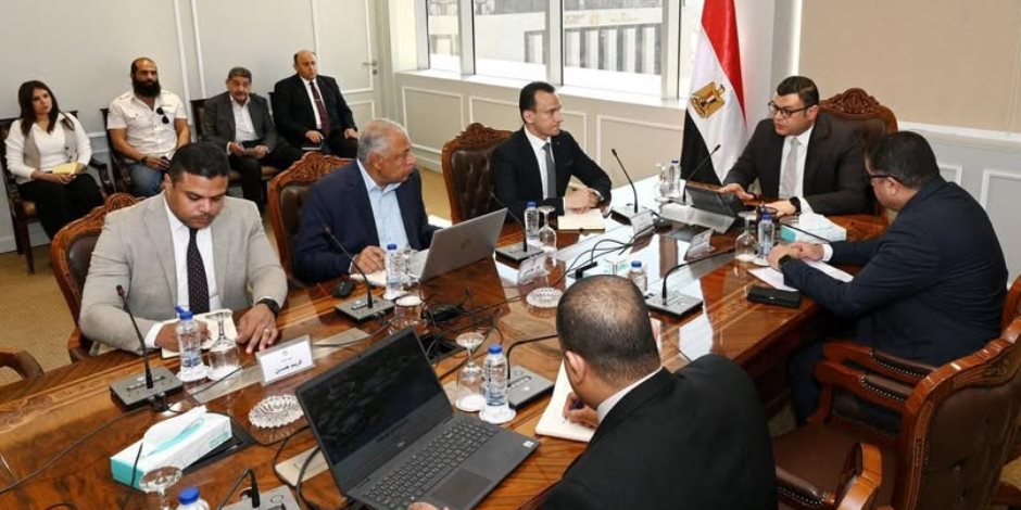 وزير الإسكان يعقد اجتماعًا لمتابعة الموقف التنفيذي لـ"حدائق تلال الفسطاط" وزير الإسكان يعقد اجتماعًا لمتابعة الموقف التنفيذي لـ"حدائق تلال الفسطاط"