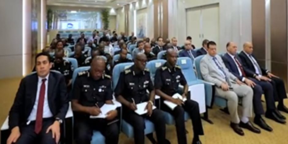 أكاديمية الشرطة تستقبل وفداً من أعضاء هيئة التدريس بكلية الشرطة الرواندية (فيديو) أكاديمية الشرطة تستقبل وفداً من أعضاء هيئة التدريس بكلية الشرطة الرواندية (فيديو)