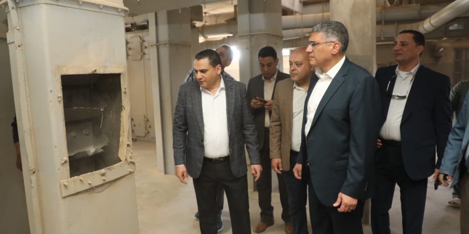 محافظ الجيزة يتفقد صومعة امبابة لمتابعة انتظام توريد وتخزين محصول القمح محافظ الجيزة يتفقد صومعة امبابة لمتابعة انتظام توريد وتخزين محصول القمح