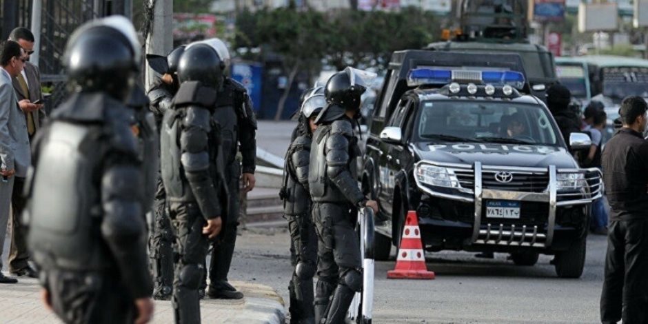 ضبط 6 شركات سياحة «بدون ترخيص» بتهمة النصب على راغبي «الحج والعمرة» ضبط 6 شركات سياحة «بدون ترخيص» بتهمة النصب على راغبي «الحج والعمرة»