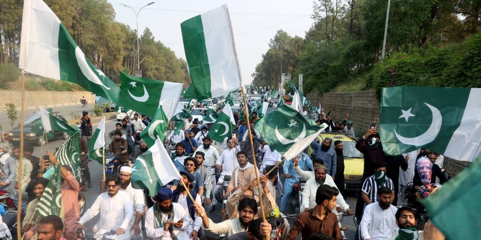 مع تصاعد الأزمة .. باكستان تقرر إغلاق المحال التجارية بحلول الـ9 مساءً ترشيداً للطاقة