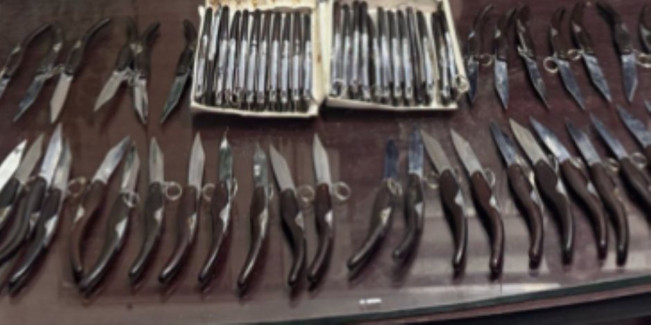 ضبط مروجي الأسلحة البيضاء على صفحات التواصل الاجتماعي ضبط مروجي الأسلحة البيضاء على صفحات التواصل الاجتماعي