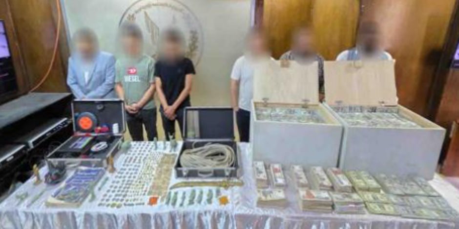 ضبط تشكيل عصابى بالقاهرة تخصص في النصب والاحتيال على المواطنين بإيهامهم بحيازة قطع أثرية والاستيلاء على أموالهم ضبط تشكيل عصابى بالقاهرة تخصص في النصب والاحتيال على المواطنين بإيهامهم بحيازة قطع أثرية والاستيلاء على أموالهم