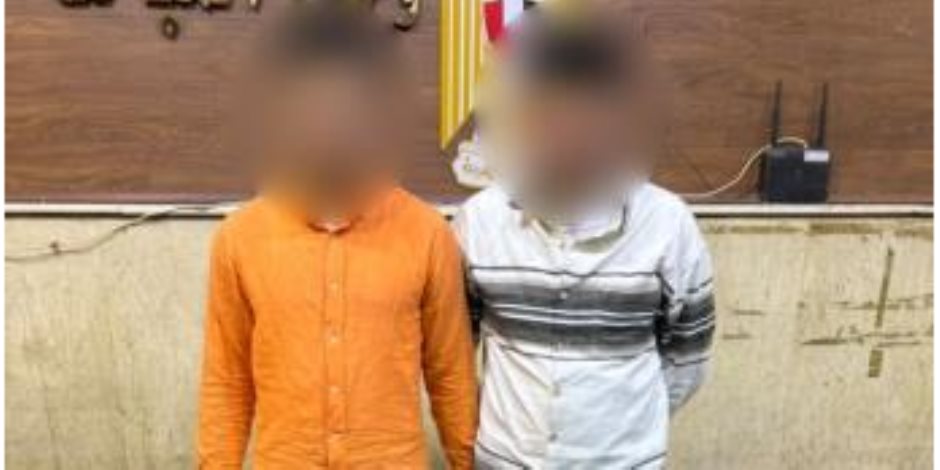 ضبط شخصين بالقاهرة لقيامهما بارتكاب وقائع النصب وسرقة المواطنين بأسلوب "انتحال الصفة" ضبط شخصين بالقاهرة لقيامهما بارتكاب وقائع النصب وسرقة المواطنين بأسلوب "انتحال الصفة"