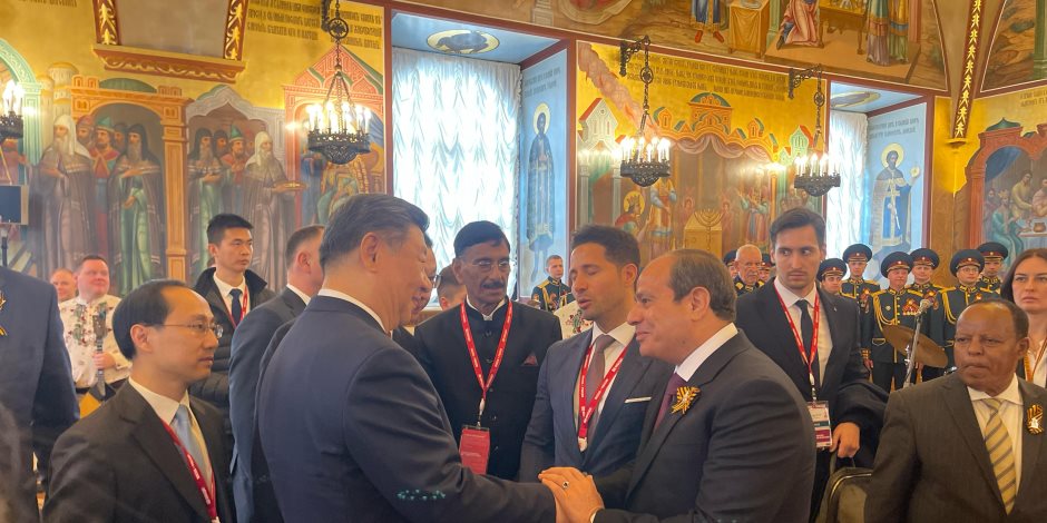 الرئيس السيسي يتبادل أحاديث ودية مع عدد من قادة الدول المشاركة في احتفالات عيد النصر الرئيس السيسي يتبادل أحاديث ودية مع عدد من قادة الدول المشاركة في احتفالات عيد النصر