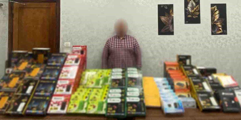 ضبط مالك محل بيع "ريسيفر" فك شفرات القنوات الفضائية بالمخالفة للقانون ضبط مالك محل بيع "ريسيفر" فك شفرات القنوات الفضائية بالمخالفة للقانون