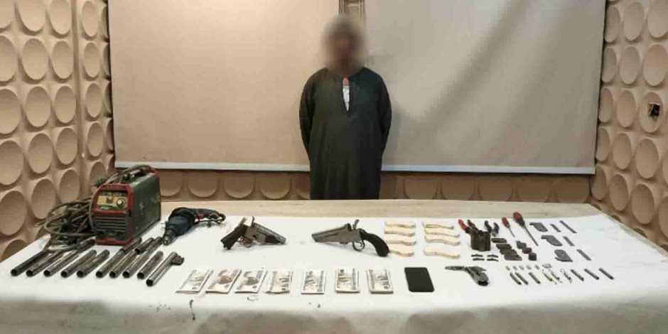 أمن القاهرة يضبط شخص يدير ورشة لتصنيع الأسلحة النارية فى مدينة بدر أمن القاهرة يضبط شخص يدير ورشة لتصنيع الأسلحة النارية فى مدينة بدر