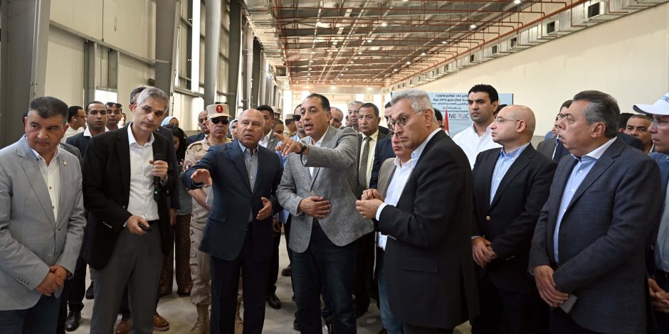 رئيس الوزراء يفتتح محطة الصب السائل لشركة"نيو هورايزون" بميناء غرب بورسعيد رئيس الوزراء يفتتح محطة الصب السائل لشركة"نيو هورايزون" بميناء غرب بورسعيد