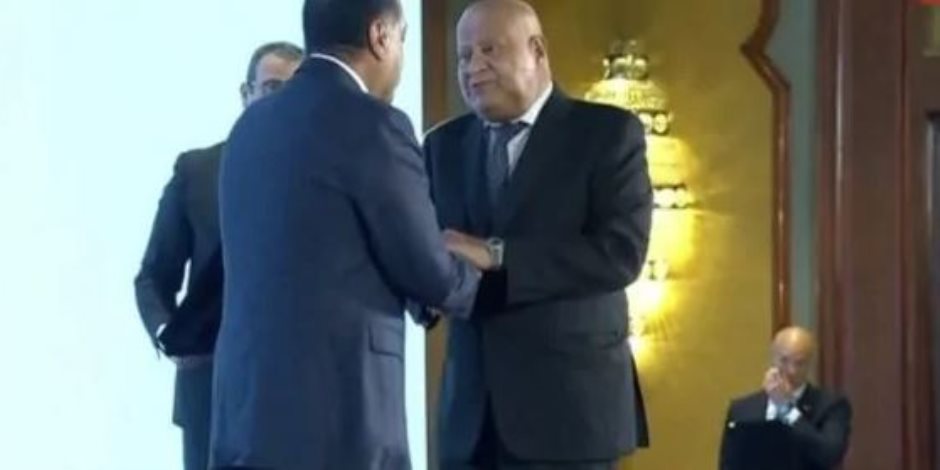رئيس مجلس الوزراء يكرم الدكتور علي المصيلحي خلال احتفالية وزارة التضامن بمرور عشرة أعوام على إطلاق برنامج "تكافل وكرامة" رئيس مجلس الوزراء يكرم الدكتور علي المصيلحي خلال احتفالية وزارة التضامن بمرور عشرة أعوام على إطلاق برنامج "تكافل وكرامة"