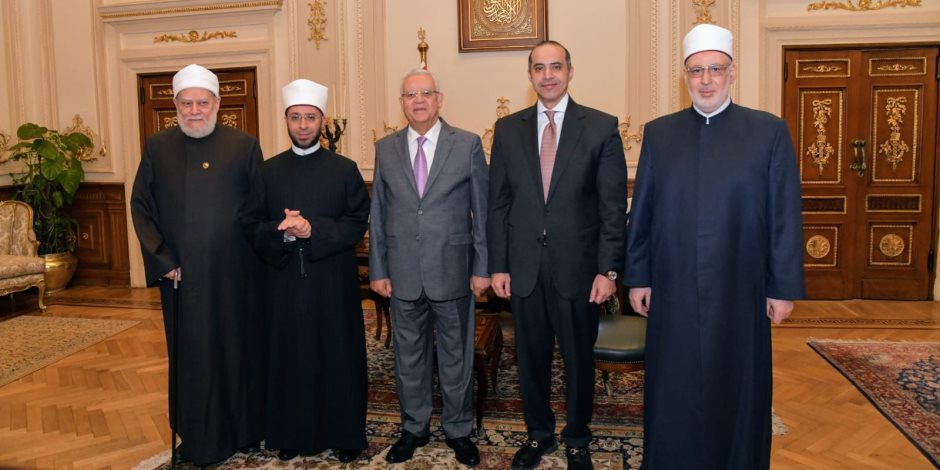 وسط توافق من الأزهر والأوقاف.. مجلس النواب يقر قانون تنظيم الفتاوى الشرعية لحماية المجتمع من فوضى الفتاوى وسط توافق من الأزهر والأوقاف.. مجلس النواب يقر قانون تنظيم الفتاوى الشرعية لحماية المجتمع من فوضى الفتاوى