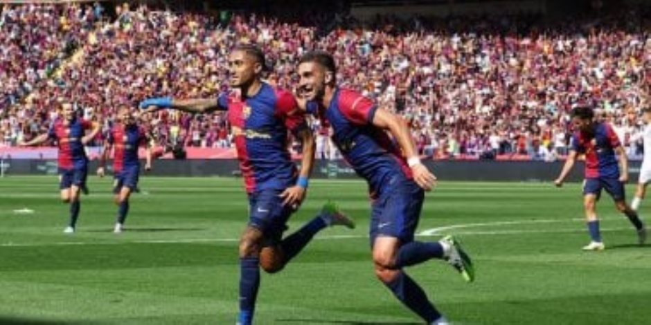 كلاسيكو الأرض.. برشلونة يفوز على ريال مدريد 4-3 ويقترب من حسم الدورى الإسباني كلاسيكو الأرض.. برشلونة يفوز على ريال مدريد 4-3 ويقترب من حسم الدورى الإسباني