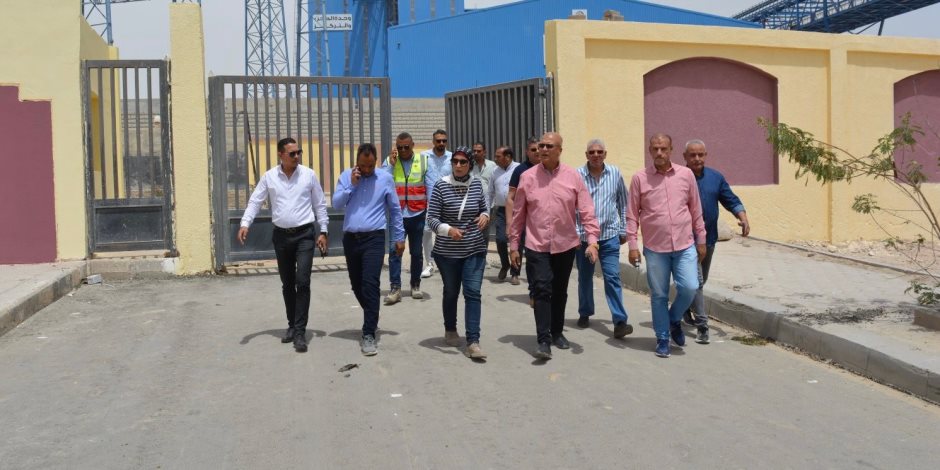 مسؤولو "وزارة الإسكان" يتفقدون مشروعات مدينة السويس الجديدة مسؤولو "وزارة الإسكان" يتفقدون مشروعات مدينة السويس الجديدة