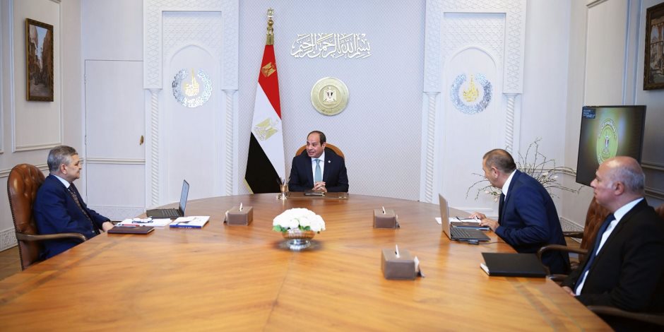 الرئيس السيسى يجتمع بأسامة ربيع ويطلع على تطورات حركة الملاحة بقناة السويس الرئيس السيسى يجتمع بأسامة ربيع ويطلع على تطورات حركة الملاحة بقناة السويس