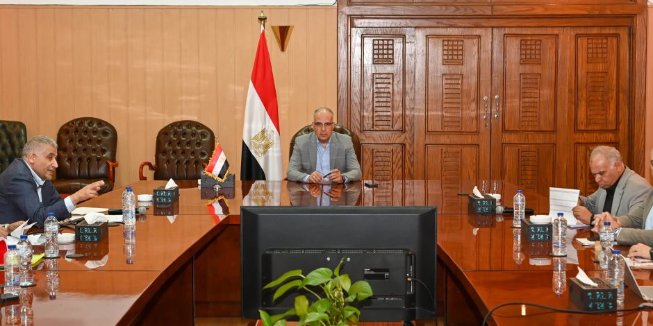 وزير الري يتابع حالة المنظومة المائية والنجاح في الوفاء بالاحتياجات المائية المتزايدة مع موجة الحرارة التي تشهدها البلاد حاليًا وزير الري يتابع حالة المنظومة المائية والنجاح في الوفاء بالاحتياجات المائية المتزايدة مع موجة الحرارة التي تشهدها البلاد حاليًا