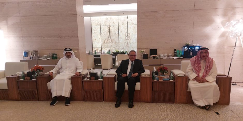 وزير الثقافة القطرى يهدى مدير مكتبة الإسكندرية أحدث الإصدرات لإيداعها ضمن محتوياتها وزير الثقافة القطرى يهدى مدير مكتبة الإسكندرية أحدث الإصدرات لإيداعها ضمن محتوياتها