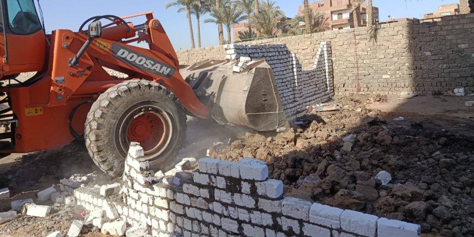 الموجة 26 لإزالة التعديات.. إزالة 21 حالة على الأراضي الزراعية وأملاك الدولة بالجيزة الموجة 26 لإزالة التعديات.. إزالة 21 حالة على الأراضي الزراعية وأملاك الدولة بالجيزة