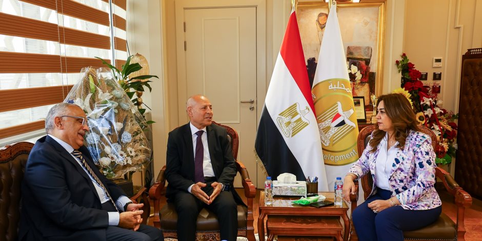 وزيرة التنمية المحلية تبحث مع محافظ القاهرة جهود إعادة المظهر الجمالي والحضاري لشوارع بمصر الجديدة وزيرة التنمية المحلية تبحث مع محافظ القاهرة جهود إعادة المظهر الجمالي والحضاري لشوارع بمصر الجديدة