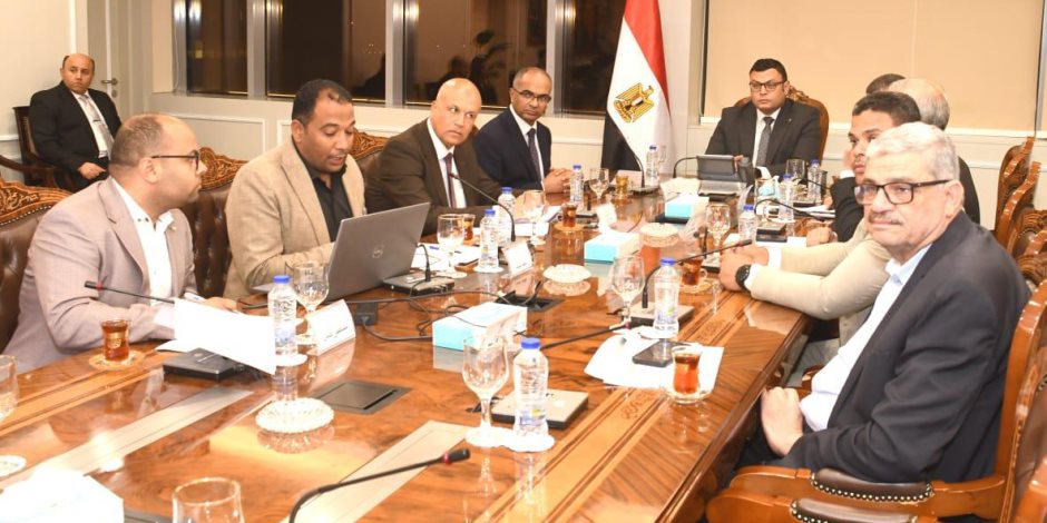 وزير الإسكان يتابع منظومة مياه الشرب بمدن شرق وغرب القاهرة استعدادا لفصل الصيف وزير الإسكان يتابع منظومة مياه الشرب بمدن شرق وغرب القاهرة استعدادا لفصل الصيف