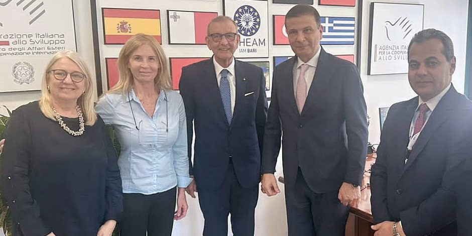 وزير الزراعة يبحث مع مدير معهد سيام بارى فى إيطاليا تعزيز التعاون وزير الزراعة يبحث مع مدير معهد سيام بارى فى إيطاليا تعزيز التعاون