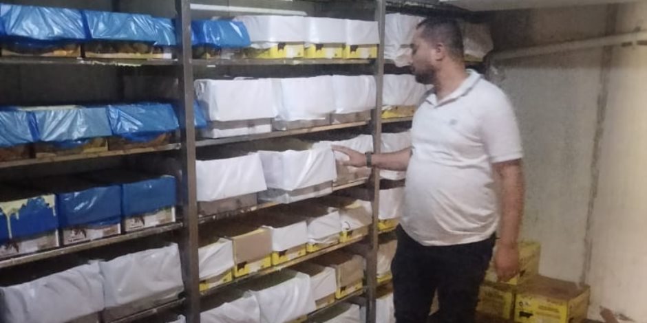 ضبط معمل غير مرخص يغش الزبدة البلدي باستخدام سمن صناعي ومكسبات طعم بالجيزة ضبط معمل غير مرخص يغش الزبدة البلدي باستخدام سمن صناعي ومكسبات طعم بالجيزة