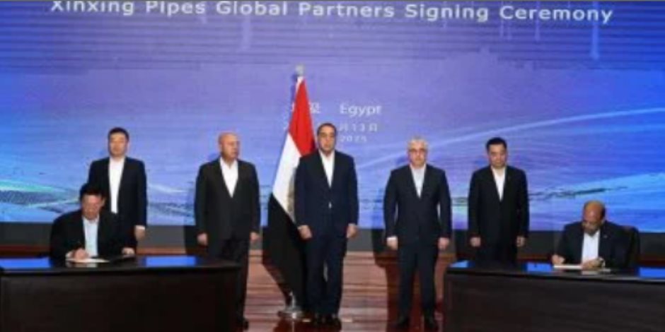 رئيس الوزراء يشهد توقيع 4 تعاقدات لمشروعات كبرى مع مصنع "شين شينج" رئيس الوزراء يشهد توقيع 4 تعاقدات لمشروعات كبرى مع مصنع "شين شينج"