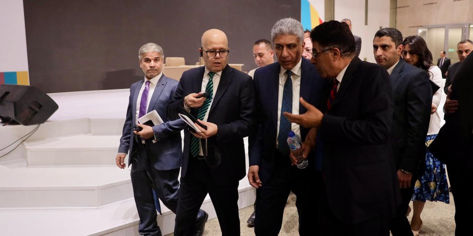 وزير السياحة والآثار يلتقى مع رؤساء مجالس إدارات وتحرير الصحف القومية والخاصة وزير السياحة والآثار يلتقى مع رؤساء مجالس إدارات وتحرير الصحف القومية والخاصة
