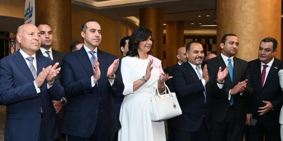 وزير الشئون النيابية: الحكومة تؤمن بأن التعليم هو حجر الأساس لبناء الانسان وزير الشئون النيابية: الحكومة تؤمن بأن التعليم هو حجر الأساس لبناء الانسان