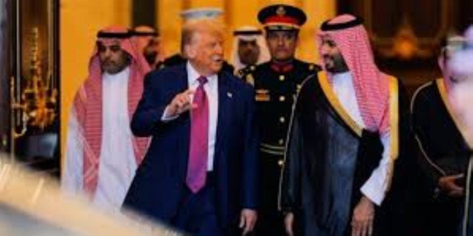 الرئيس الأمريكى يغادر السعودية متوجها إلى قطر الرئيس الأمريكى يغادر السعودية متوجها إلى قطر