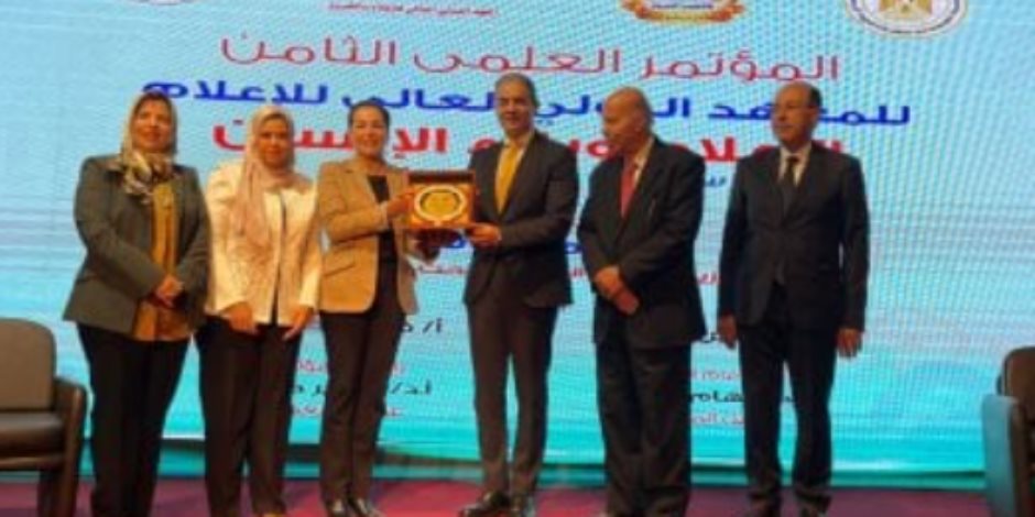 نقيب الإعلاميين: سيطرنا على فوضى الإعلام ونطوّر الرسالة ونرفع كفاءة الإعلاميين نقيب الإعلاميين: سيطرنا على فوضى الإعلام ونطوّر الرسالة ونرفع كفاءة الإعلاميين