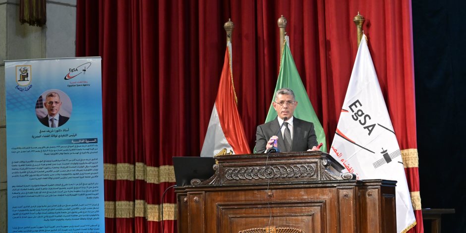 الرئيس التنفيذي لوكالة الفضاء المصرية يلقي محاضرة عن تكنولوجيا الفضاء في جامعة القاهرة ويوقع بروتوكول تعاون مع رئيس الجامعة الرئيس التنفيذي لوكالة الفضاء المصرية يلقي محاضرة عن تكنولوجيا الفضاء في جامعة القاهرة ويوقع بروتوكول تعاون مع رئيس الجامعة