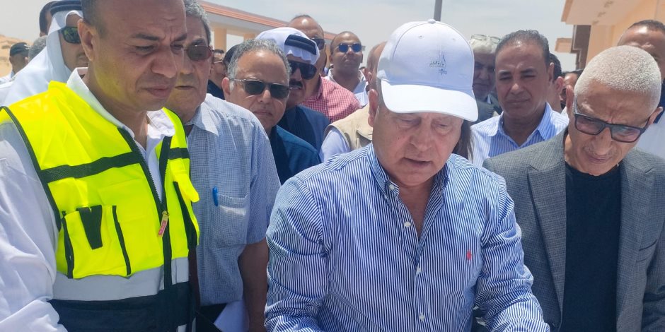 وزير النقل والصناعة يتفقد محطة بئر العبد ويستمع لشرح مفصل عن إنشاء 7 محطات جديدة (صور) وزير النقل والصناعة يتفقد محطة بئر العبد ويستمع لشرح مفصل عن إنشاء 7 محطات جديدة (صور)