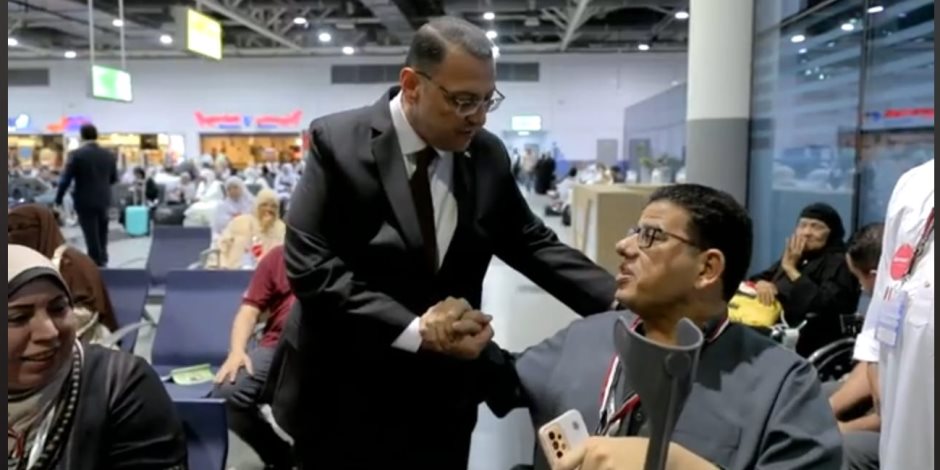 الداخلية تعلن بدء مغادرة أول فوج من حجاج القرعة إلى الأراضى المقدسة "فيديو" الداخلية تعلن بدء مغادرة أول فوج من حجاج القرعة إلى الأراضى المقدسة "فيديو"