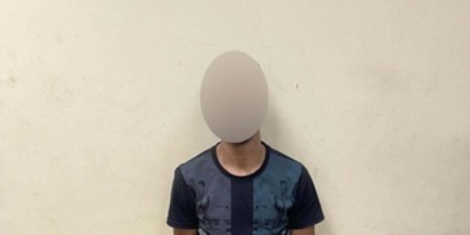 كشف ملابسات فيديو على «سوشيال».. ضبط شخص روع المواطنين بسلاح أبيض في القاهرة كشف ملابسات فيديو على «سوشيال».. ضبط شخص روع المواطنين بسلاح أبيض في القاهرة