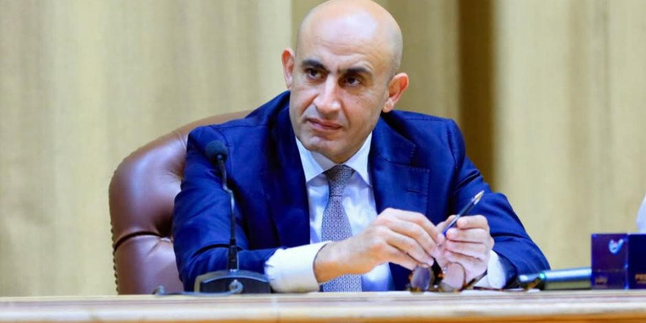 قرارات جريئة لوزير التعليم.. «عبداللطيف»: رفع سن التقديم لمسابقة معلمي الحصة لـ45 عاما وزيادة كفاءة العملية التعليمية قرارات جريئة لوزير التعليم.. «عبداللطيف»: رفع سن التقديم لمسابقة معلمي الحصة لـ45 عاما وزيادة كفاءة العملية التعليمية