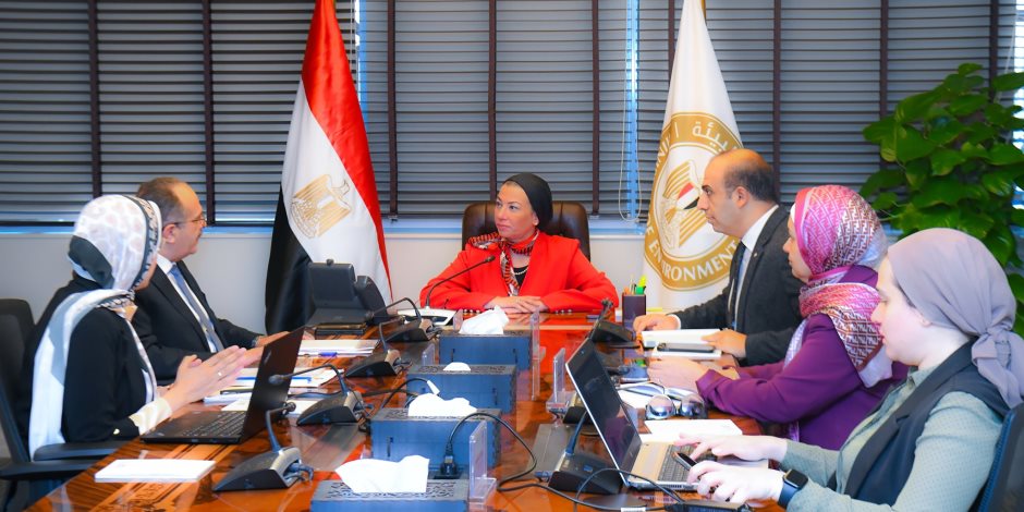 وزيرة البيئة تبحث مع المقاولون العرب التعاون فى مجال إعادة تدوير مخلفات الهدم والبناء وزيرة البيئة تبحث مع المقاولون العرب التعاون فى مجال إعادة تدوير مخلفات الهدم والبناء
