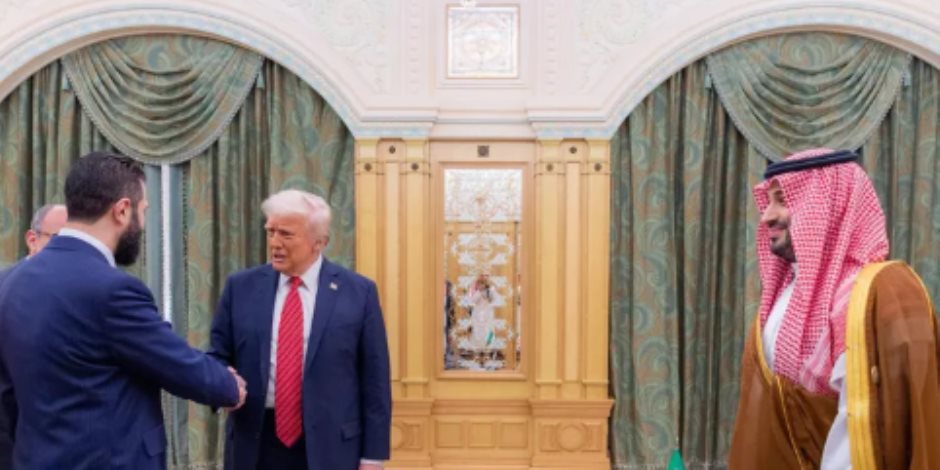 لا ثوابت في السياسة.. ترامب يصف الرئيس السوري أحمد الشرع بالقوي ويرفع العقوبات عنه لا ثوابت في السياسة.. ترامب يصف الرئيس السوري أحمد الشرع بالقوي ويرفع العقوبات عنه